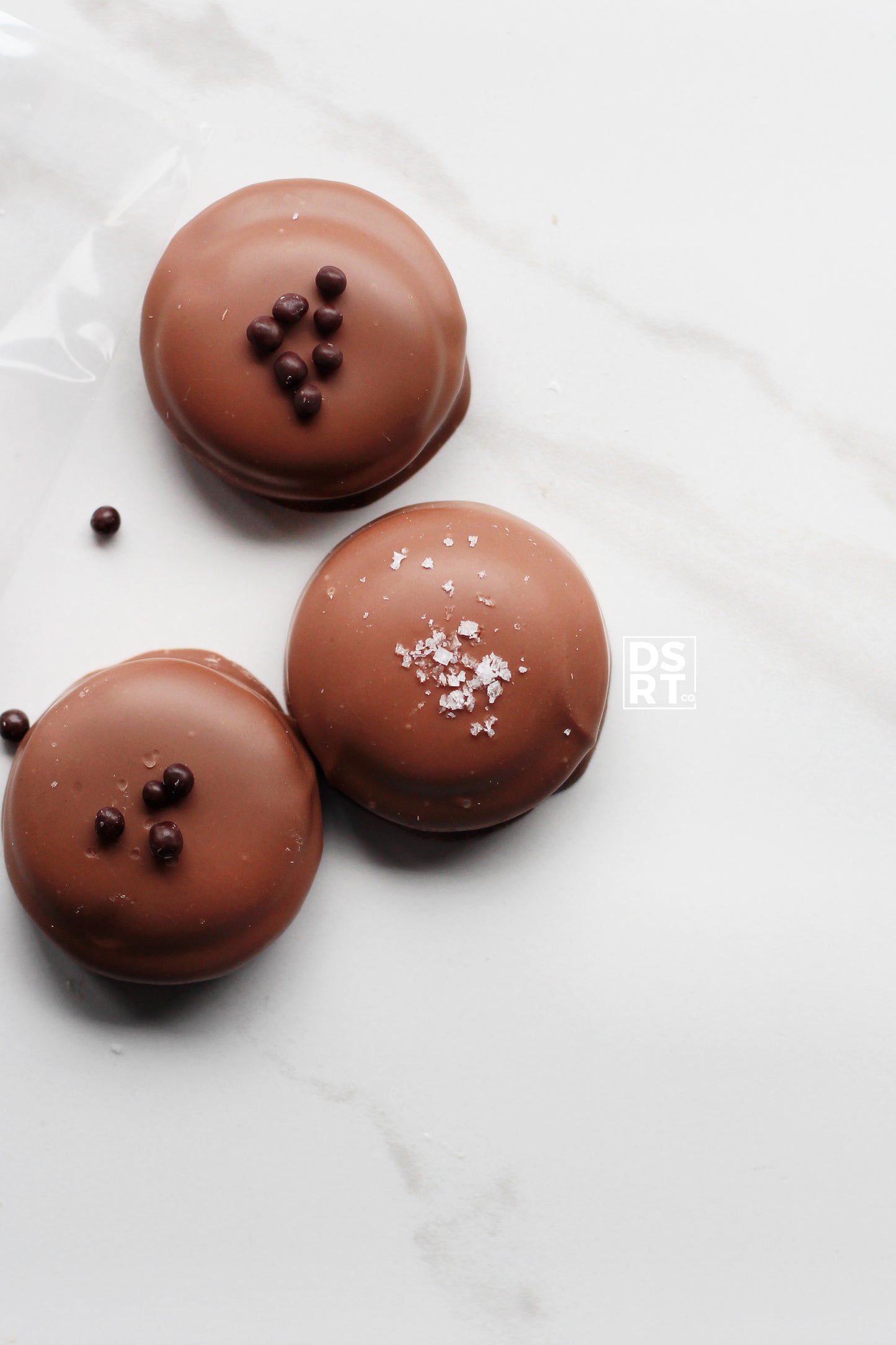 DIPPED CARAMEL OREOS