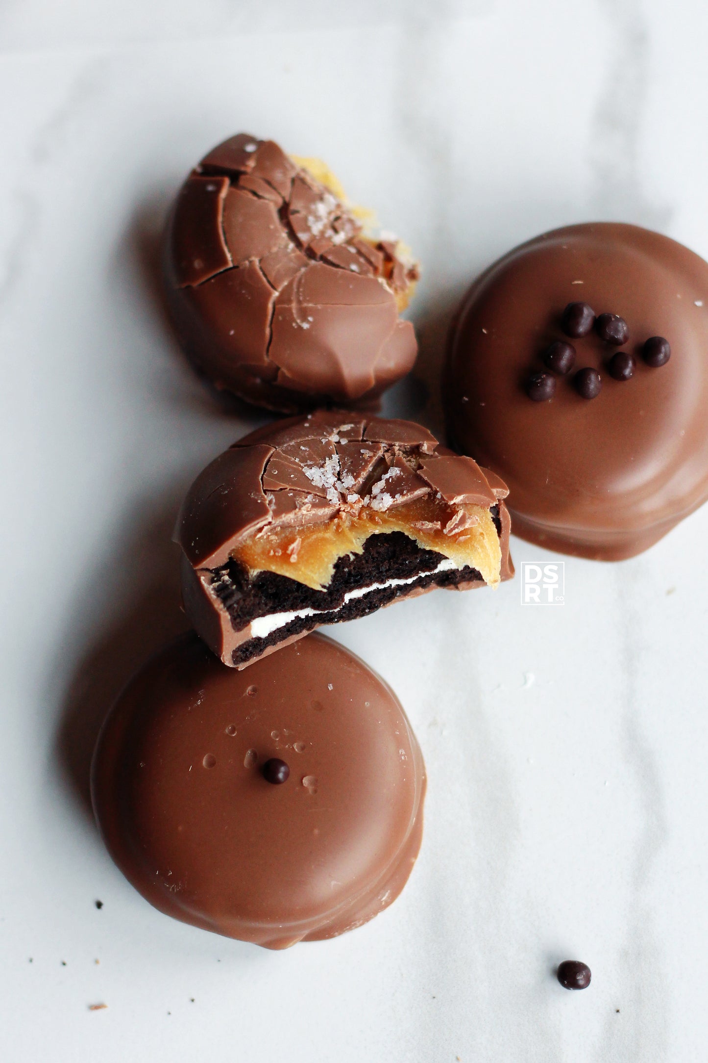 DIPPED CARAMEL OREOS